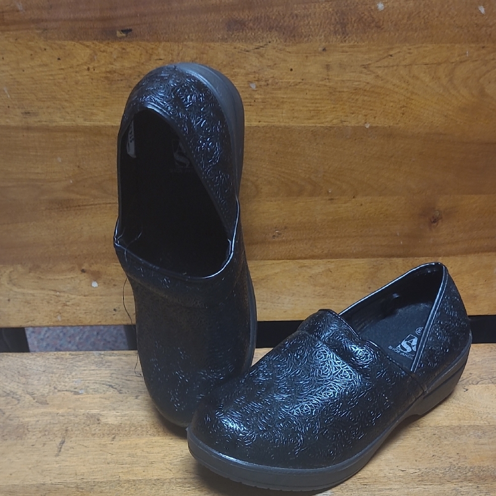 Nwot- Black Sparkly Mules with Rounded Toe
